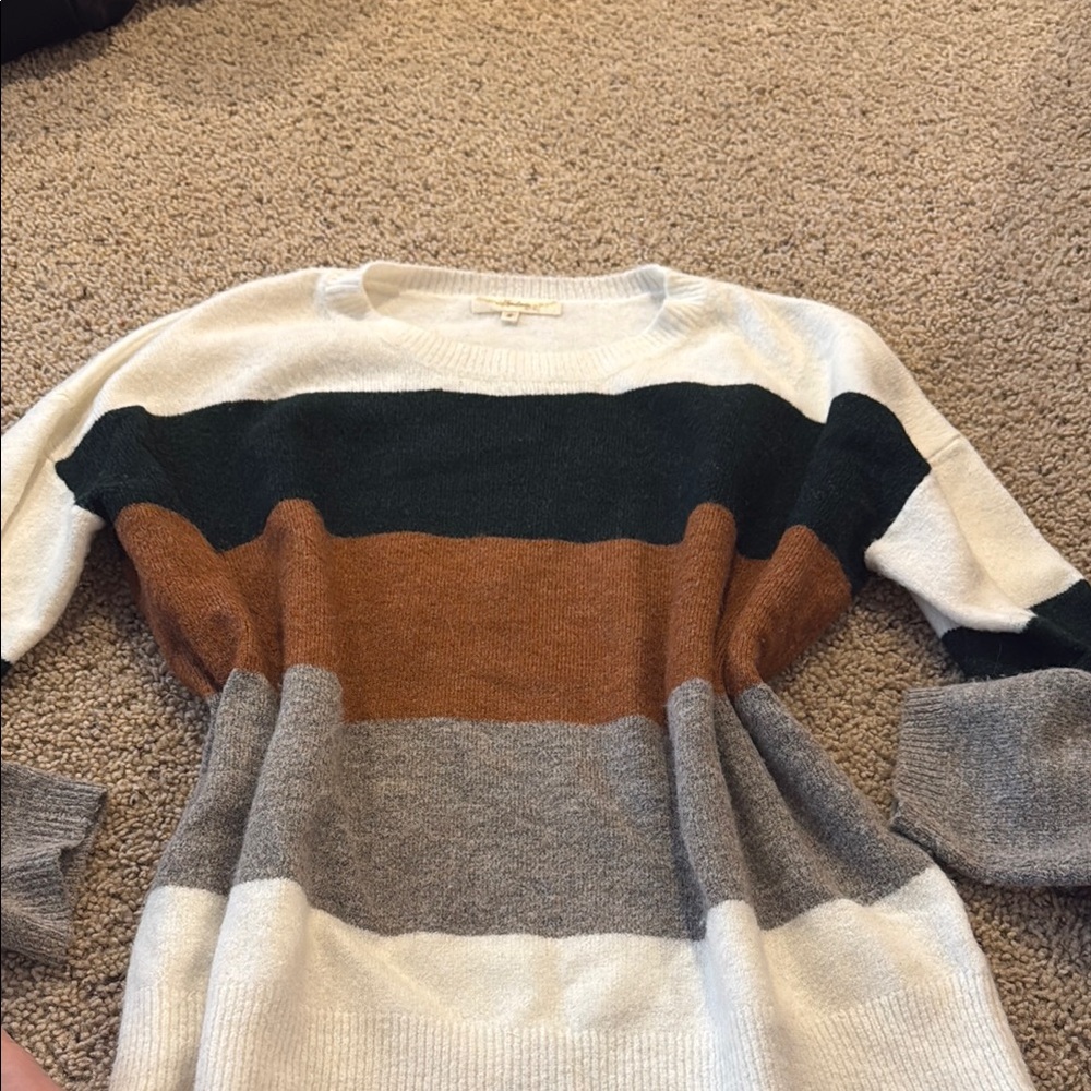 ANDREE BY UNIT Cream and Green Crew Neck Sweater